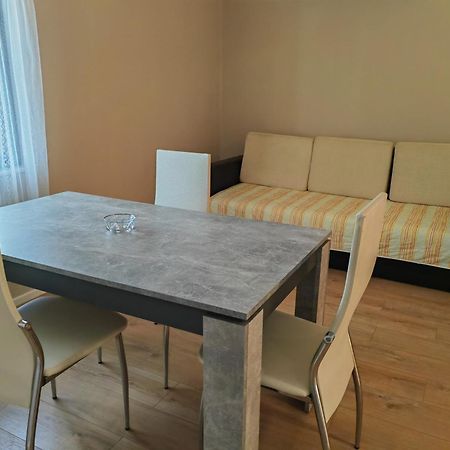 Apartments Sandra Vrsar Exterior photo