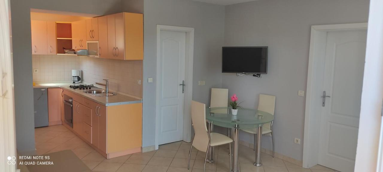 Apartments Sandra Vrsar Exterior photo