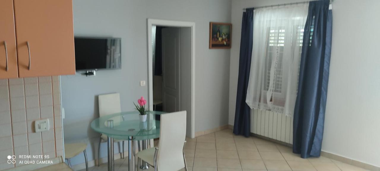 Apartments Sandra Vrsar Exterior photo
