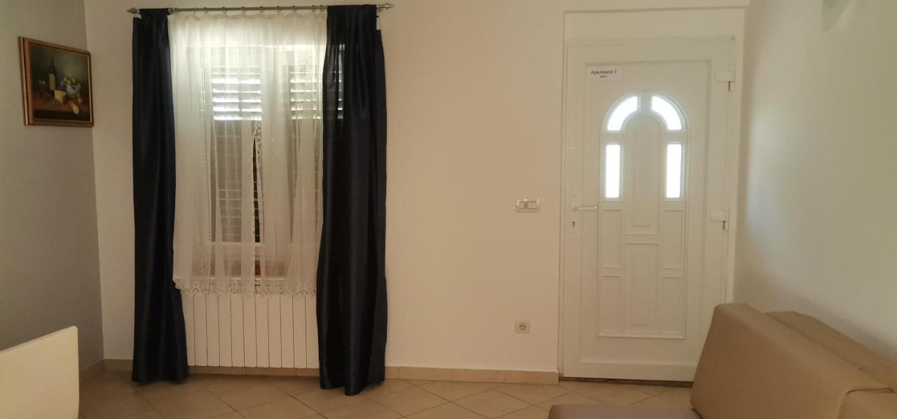 Apartments Sandra Vrsar Exterior photo