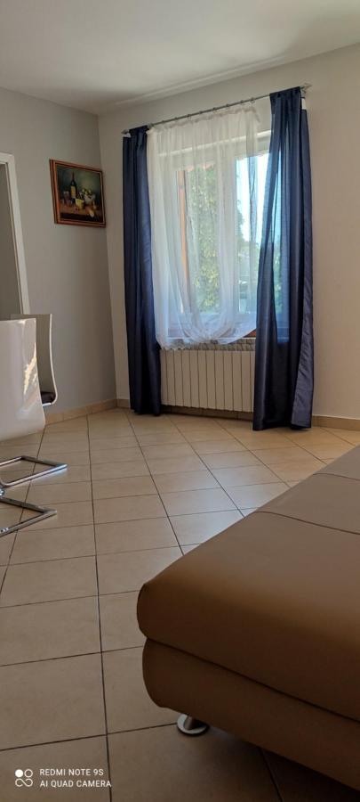 Apartments Sandra Vrsar Exterior photo